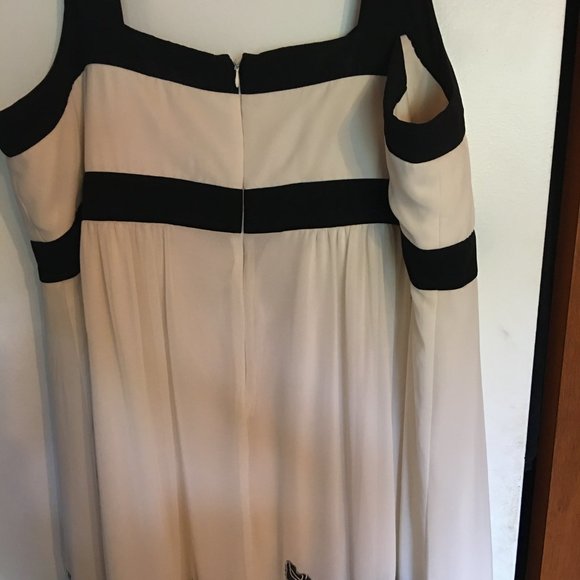 Ladies Formal Dress with black flower details - Picture 5 of 5